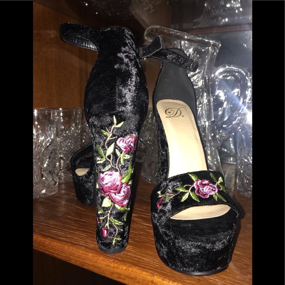 Show stopping, attention getting, classy, sexy 👠 - Picture 6 of 8